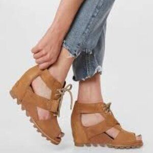 Sorel Joanie Lace Wedge Sandal in Sahara/Fawn